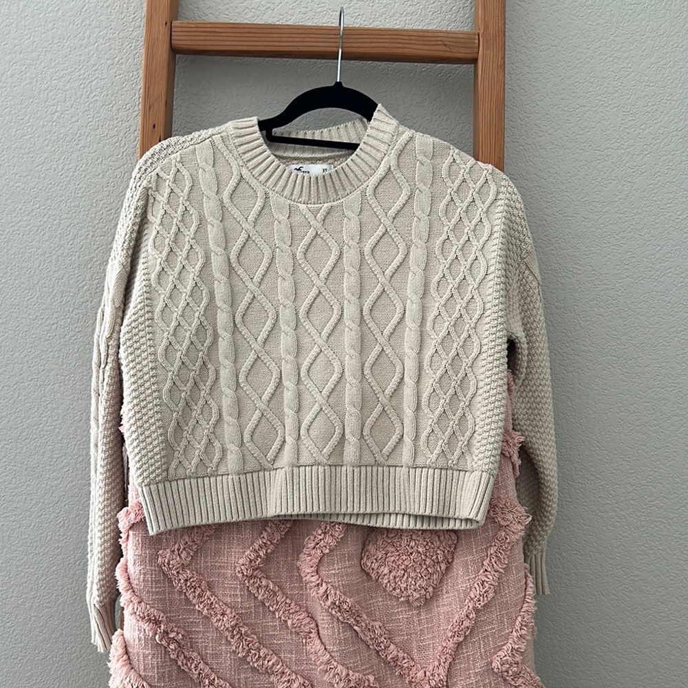 Hollister Cream Cable Knit Crew Neck Sweater